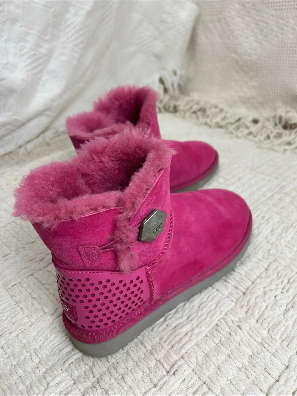 Ugh Mini Bailey Button Geo Perf Magenta Pink 10